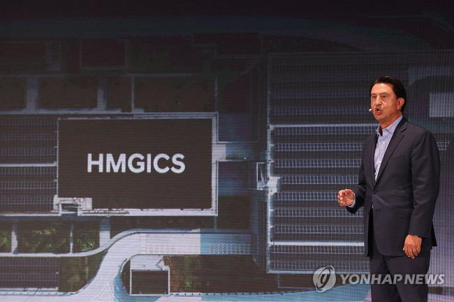 발표하는 호세 무뇨스 COO