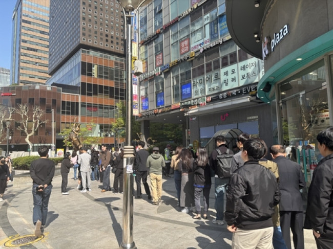 늘어선 긴 줄