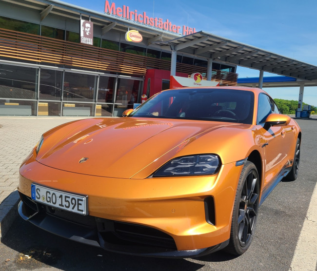 신형 타이칸 GTS