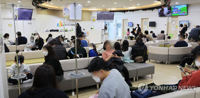 독감, 일요일에도 붐비는 어린이병원