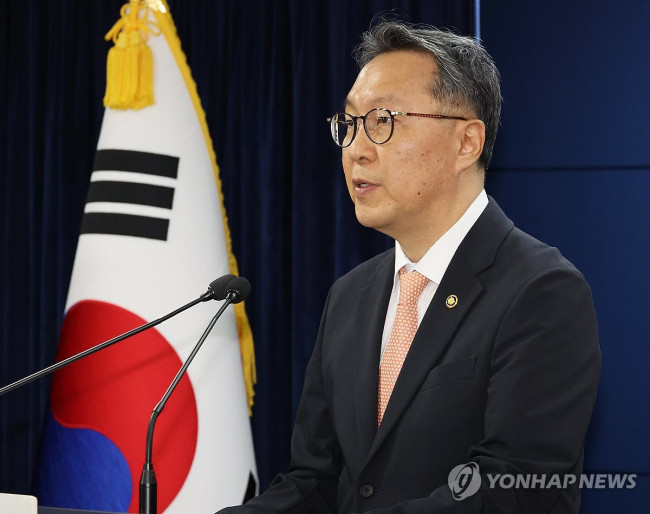 의사 중대본 회의 브리핑 하는 박민수 차관