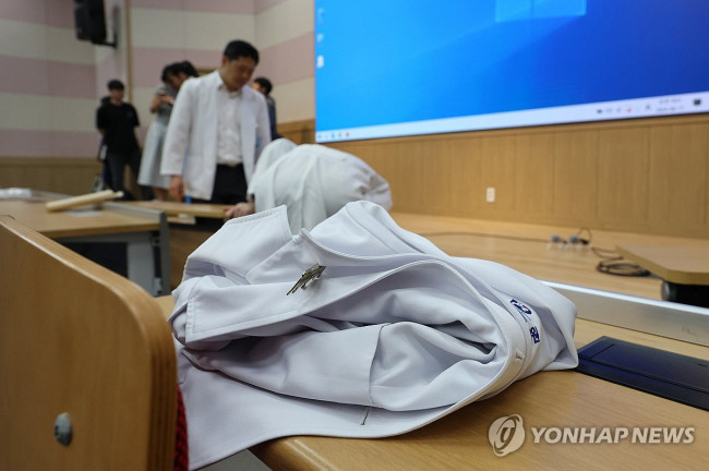 집회 참석 앞둔 서울의대·서울대병원 교수협의회 비대위원들