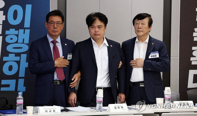 임시대의원총회 참석한 임현택 대한의협회장
