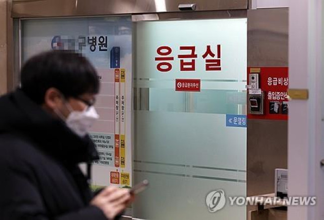 전공의 집단사직에 붐비는 2차병원 응급실