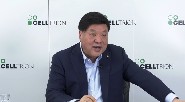 15일 온라인 간담회에서 발표하는 서정진 셀트리온 회장