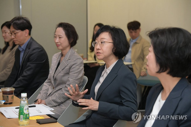 오유경 처장, 생성형 AI 디지털의료기기 개발 업체 방문