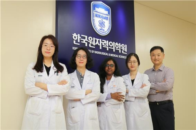 김진수 박사(오른쪽) 연구팀